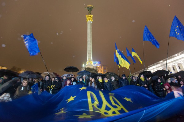 10.Ukraine_Euromaidan_Flag_EU.tsn_.ua_