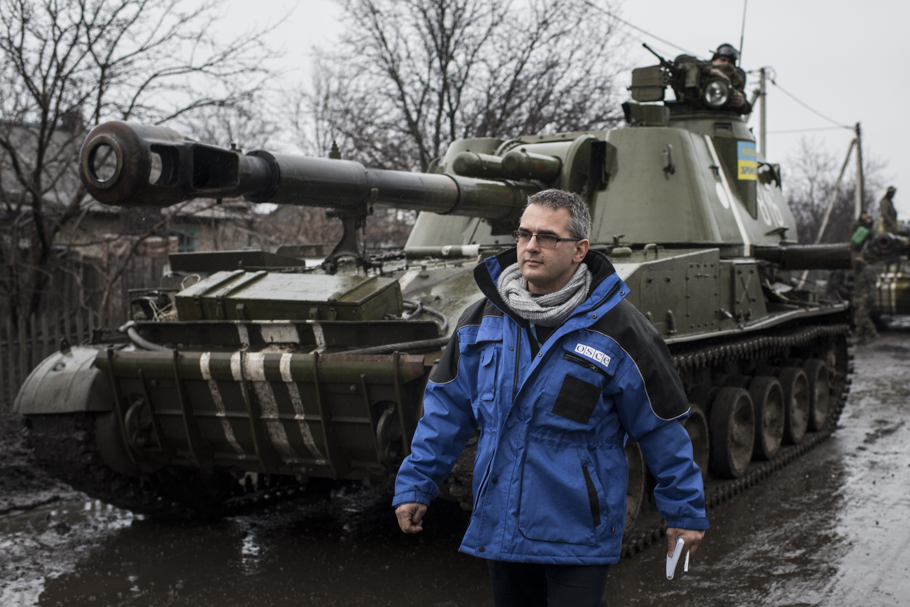 OSCE_SMM_monitoring_the_movement_of_heavy_weaponry_in_eastern_Ukraine_(16705750846)